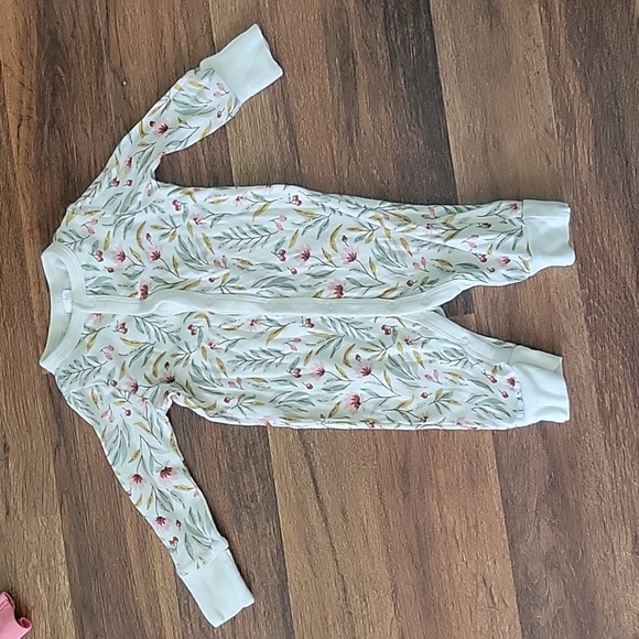 8 0-3 M sleepers. - Picture 9 of 9